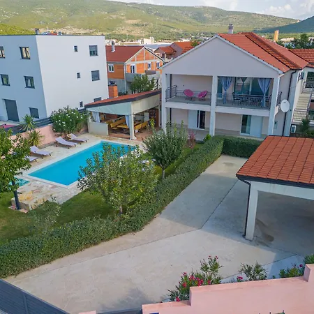 Villa Kalura *
