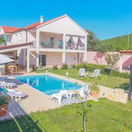 Villa Kalura *