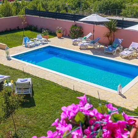 Villa Kalura