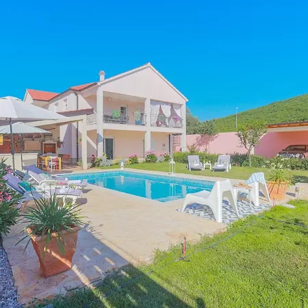 Kalura Villa
