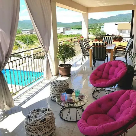 Villa Kalura *